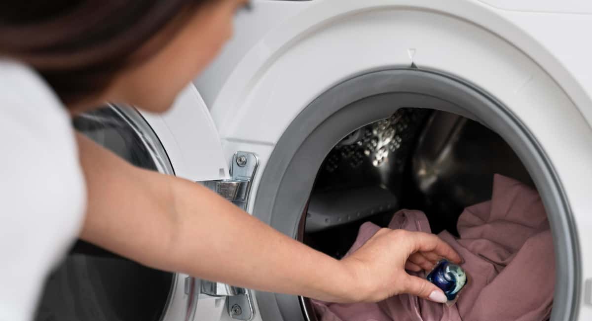 1 рюмка в барабан - и стиралка скрипит от чистоты: вот как убрать накипь, плесень и грязь из барабана