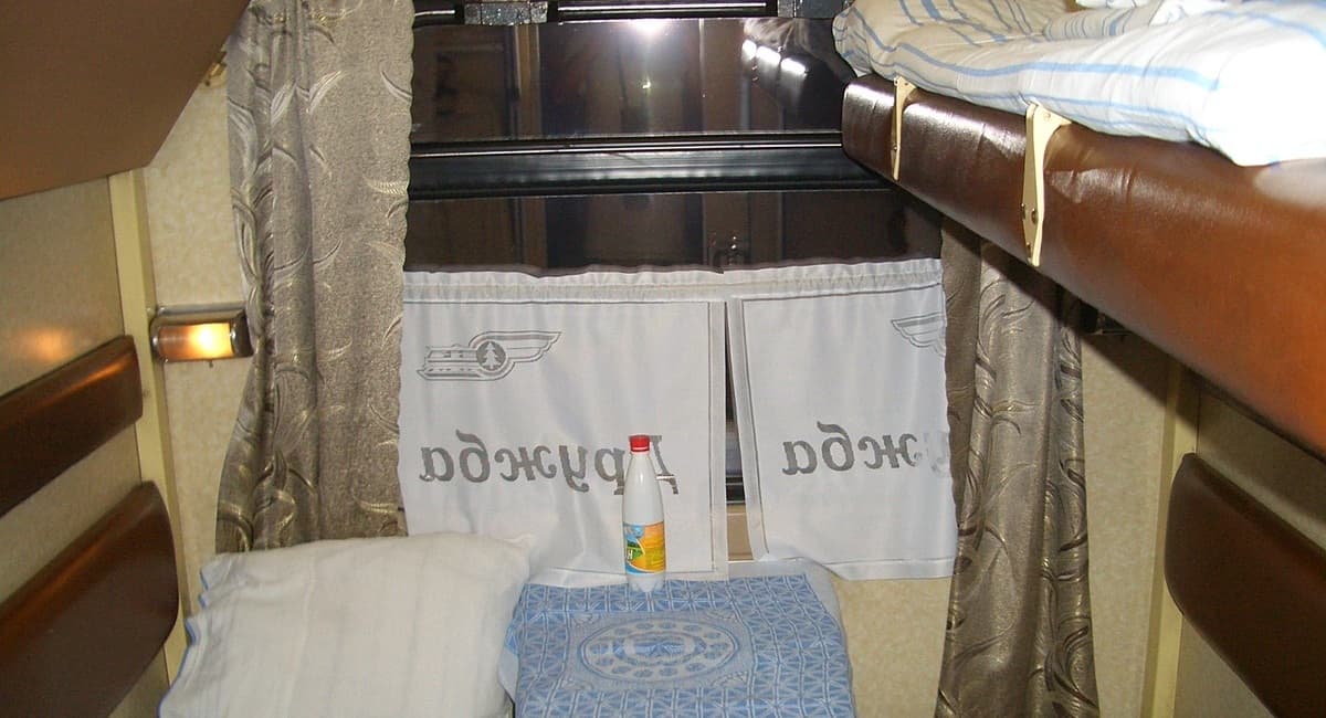 За занавесками в плацкарте охи-вздохи, и каждый рейс пассажиры теряют вещи – откровение проводницы РЖД