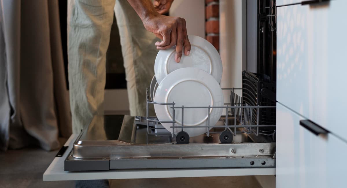 Добавляем 2 ложки в посудомойку раз в месяц — и никакого жира на фильтрах и стенках