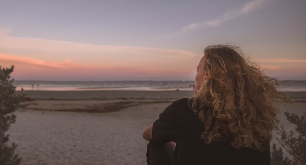 Как пережить тяжелый жизненный кризис: мудрое стихотворение Б.Окуджавы, написанное в 65 лет назад