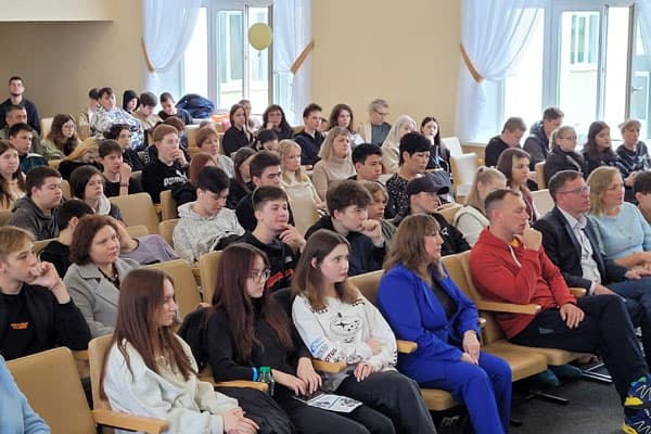 Слушаю, смотрю, выбираю! В Каменске-Уральском прошел день открытых дверей в КУПК и филиале УрФУ