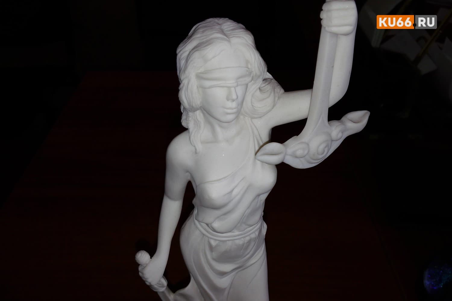 Учителя истории приговорили к 5,5 года колонии за пост в ВК