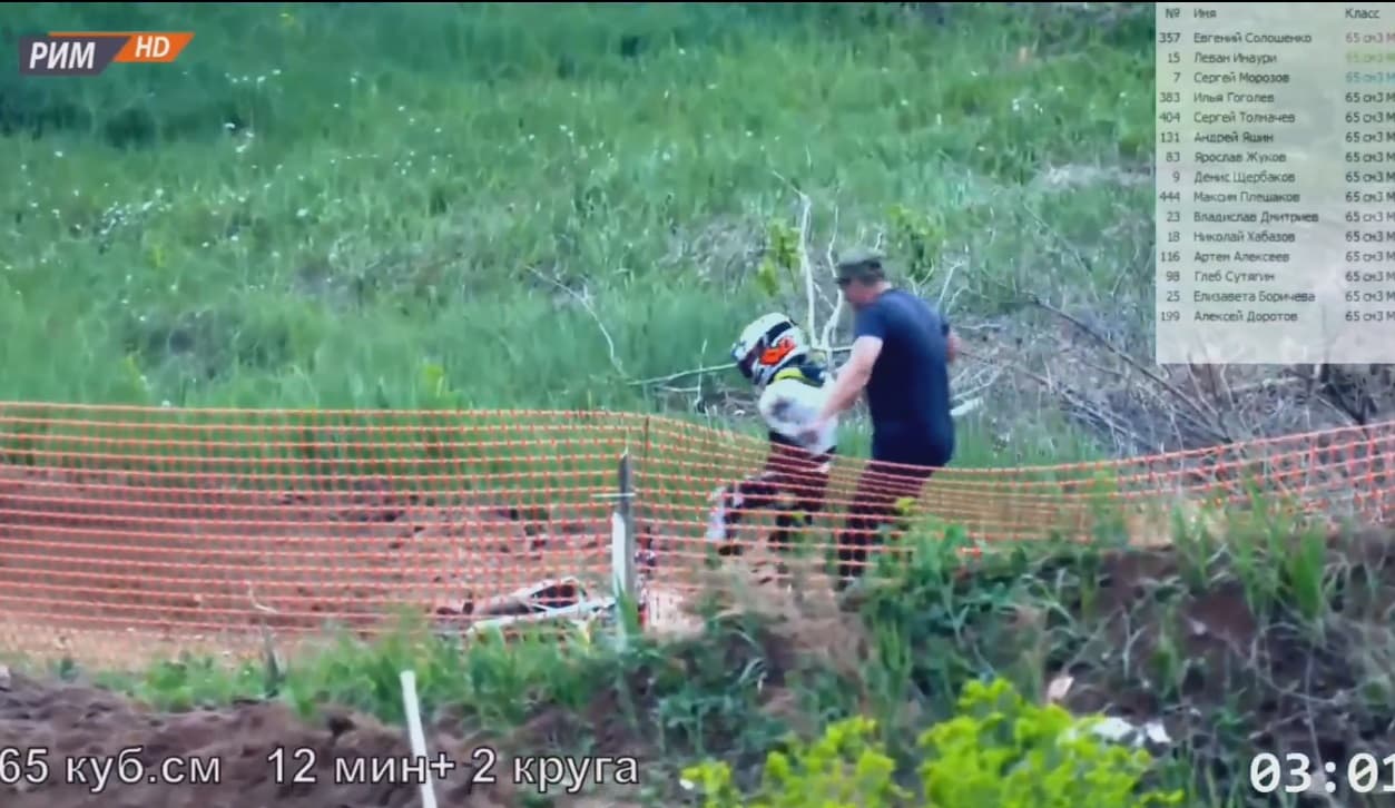 В Каменске-Уральском юный гонщик получил от отца волшебный пендель в прямом эфире