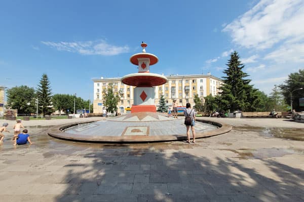 В Каменске-Уральском из-за тополиного пуха приостановили работу Римского фонтана