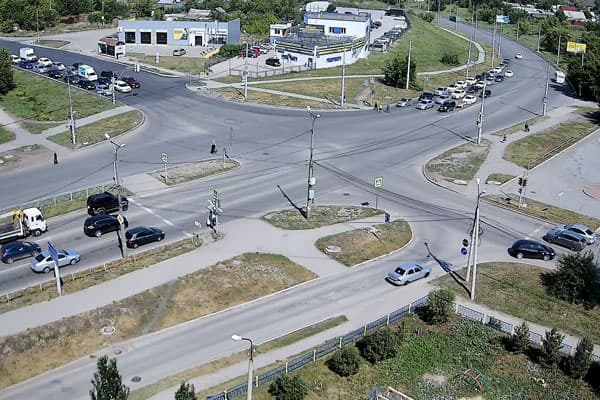 В Каменске-Уральском на перекрестке улиц Суворова – 4-й Пятилетки изменилась схема движения