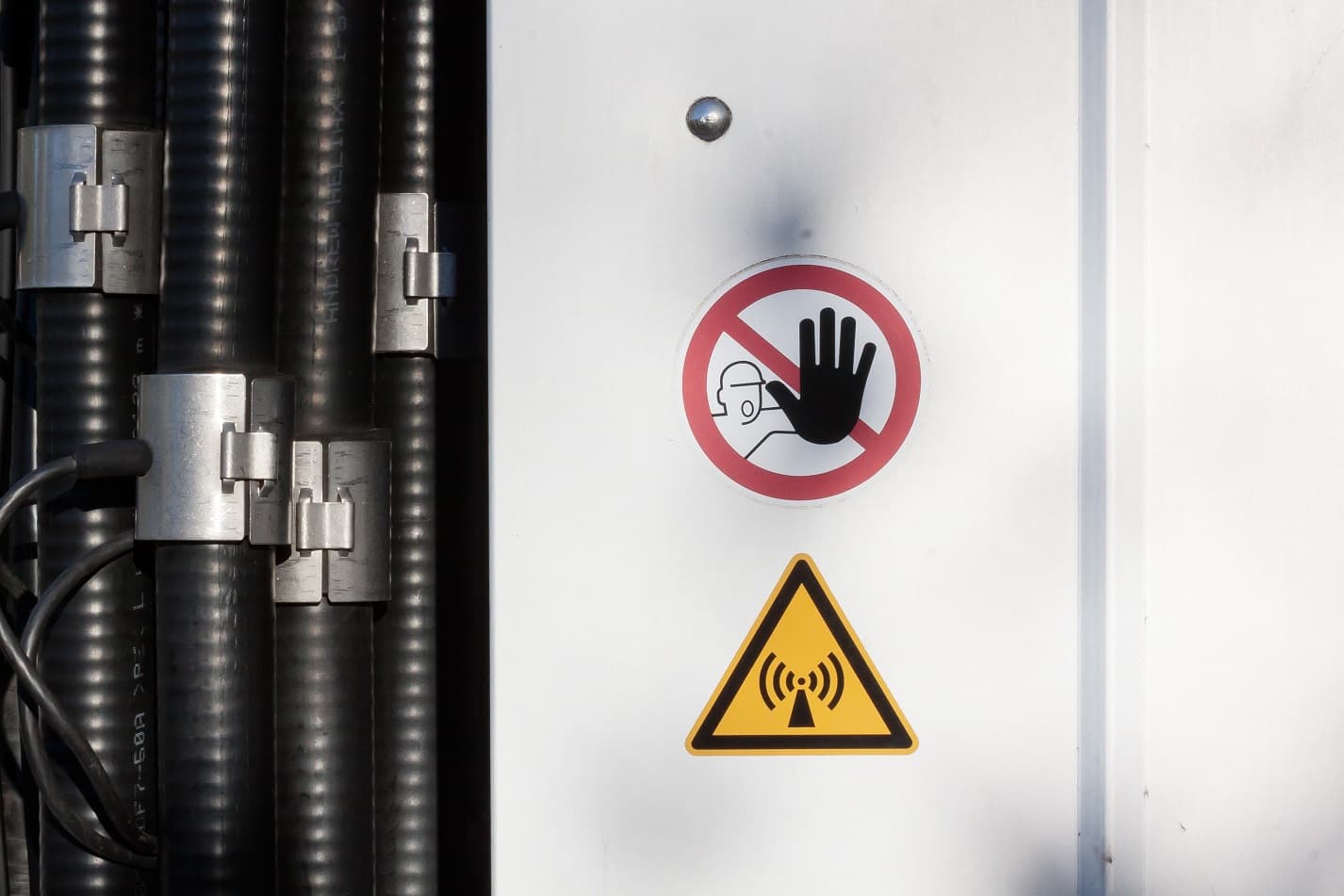 На Урале рабочий погиб из-за разгерметизации баллона с ураном 