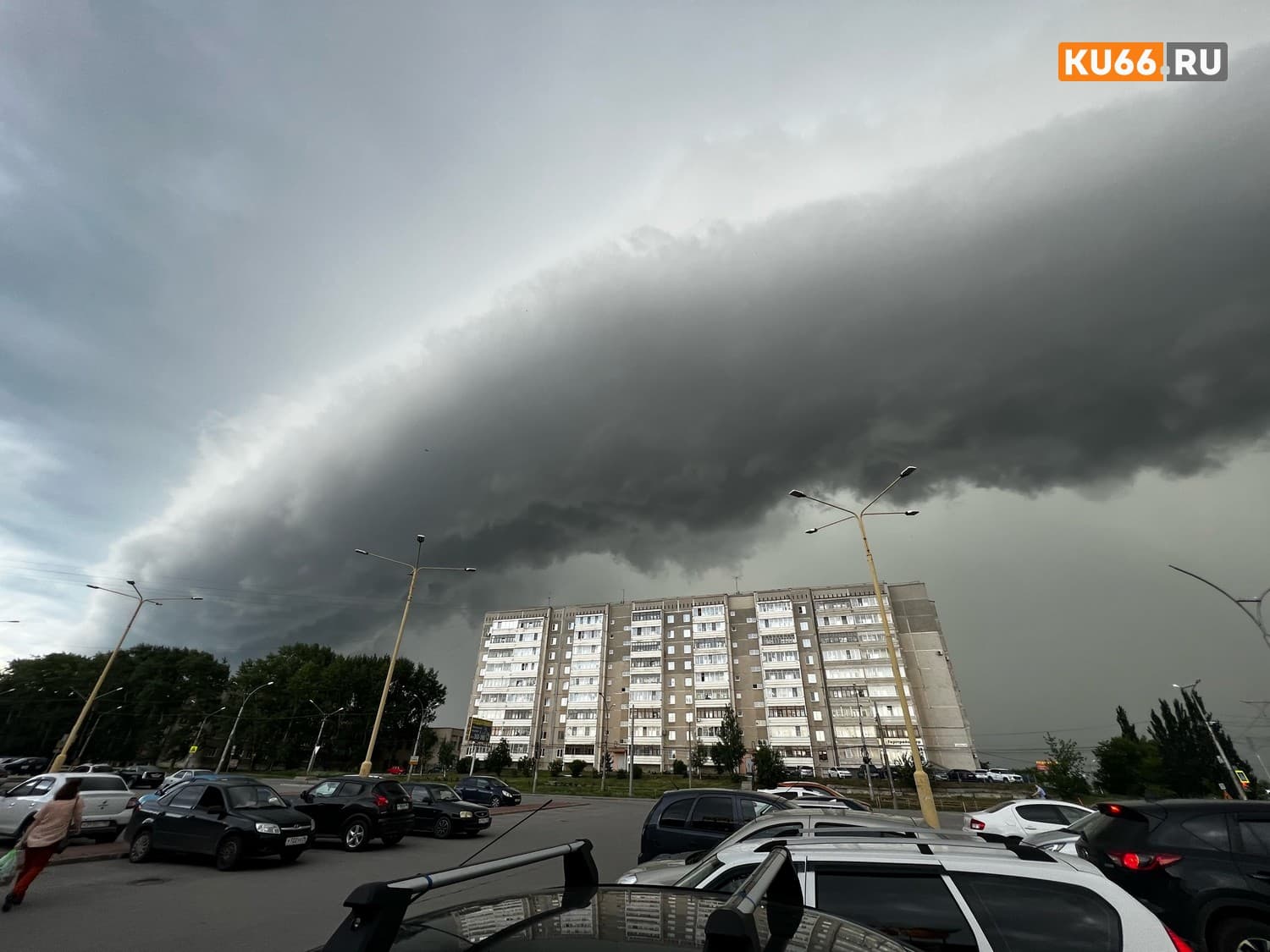 Каменск-Уральский накрыли ливень и град 