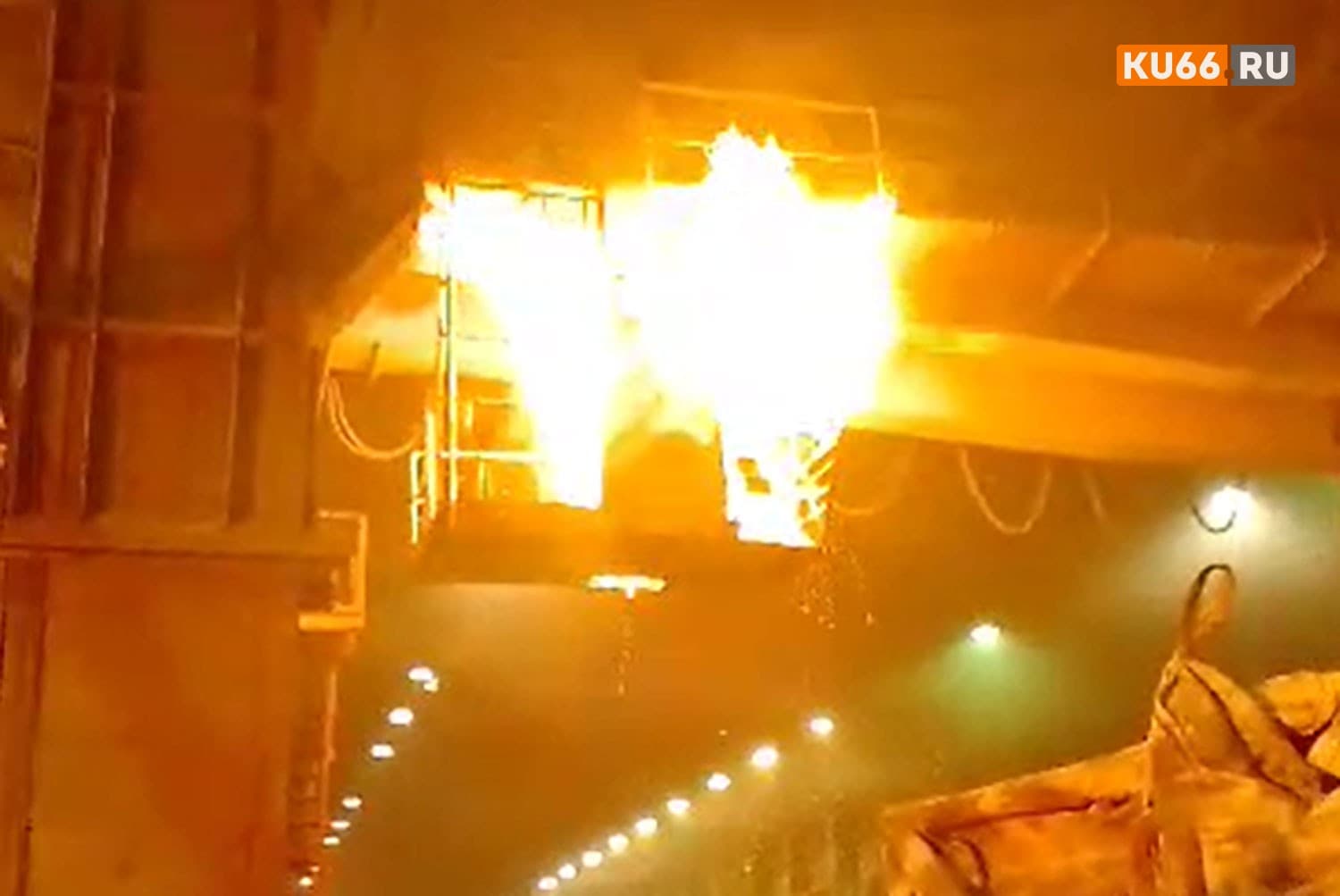 В Каменске-Уральском ночью на металлургическом заводе произошел пожар. Видео
