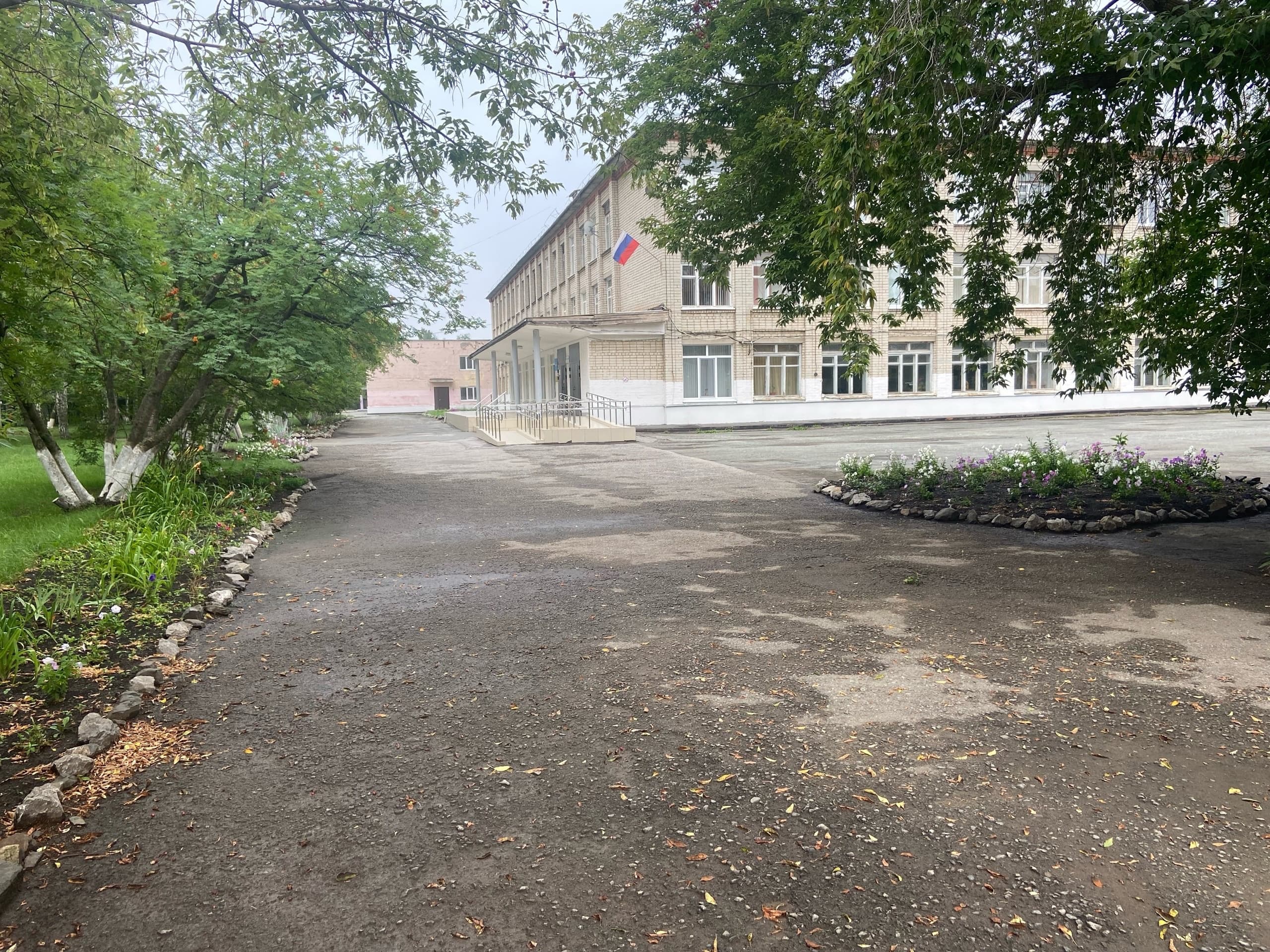 Детей отправляют в школы города? Жители Мартюша под Каменском-Уральским пожаловались на нехватку мест в Бродовской школе 