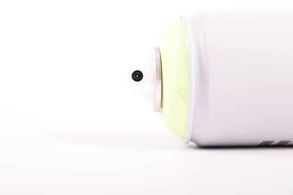 В подмосковной многоэтажке забытый на окне дезодорант взорвался и спровоцировал пожар