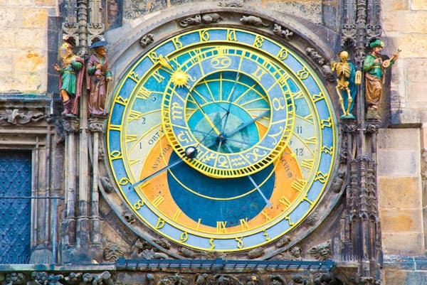 По уши в деньгах: Глоба рассказала, кто осенью разбогатеет сам и сможет выручить бедствующих родственников