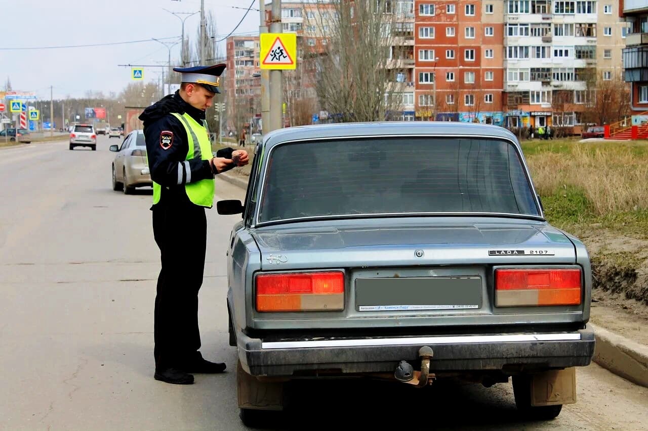 С 14 сентября начнут лишать прав за вождение без куртки: водителей ожидает неприятный сюрприз