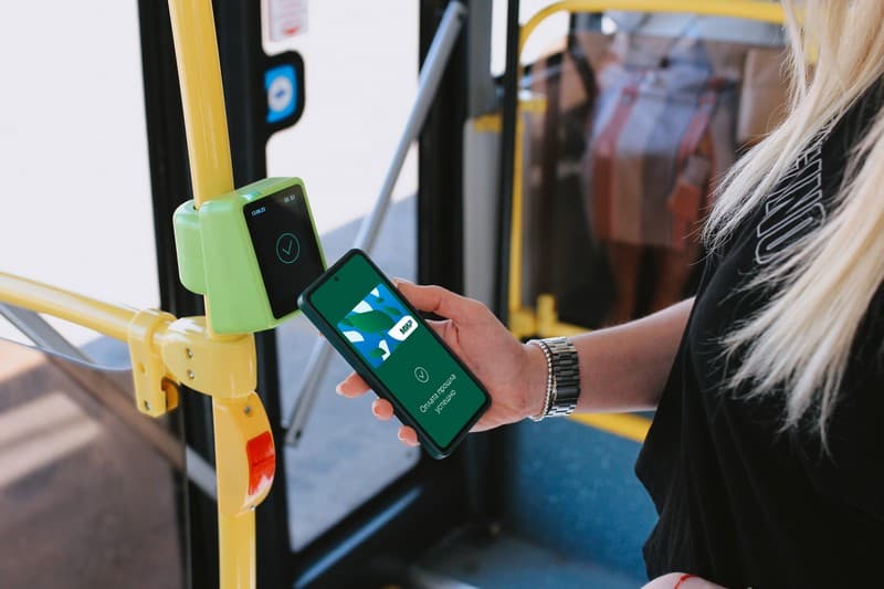 Проезд в общественном транспорте Свердловской области подешевел на восемь рублей