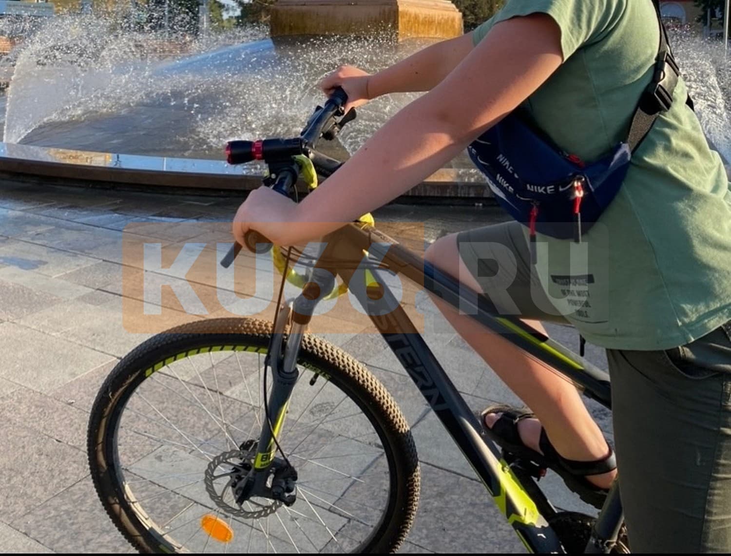 В Каменске-Уральском вор угнал из подъезда велосипед, а в замен оставил у подъезда свой