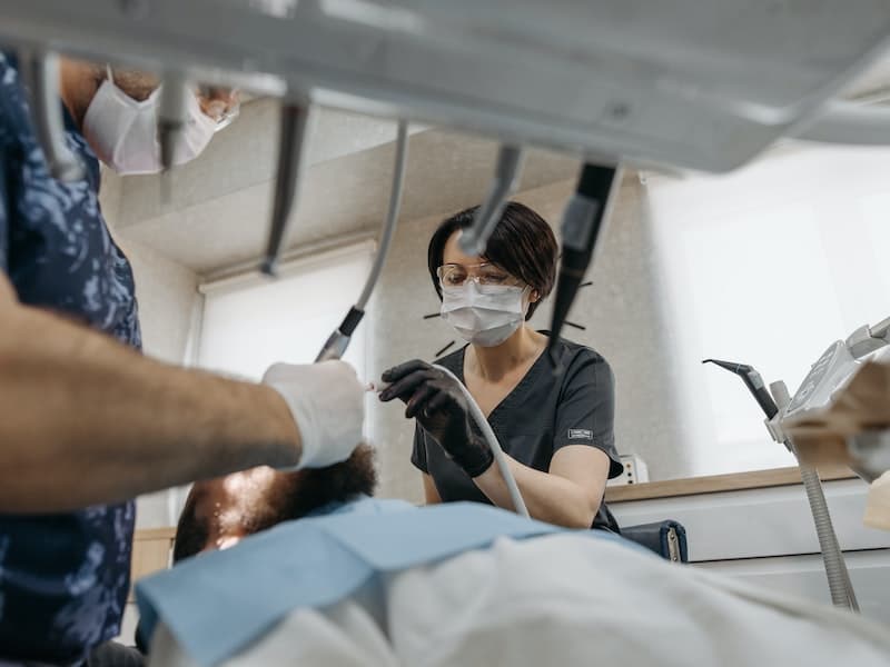 Стоматолог рассказал, в каких случаях зубы мудрости необходимо удалять