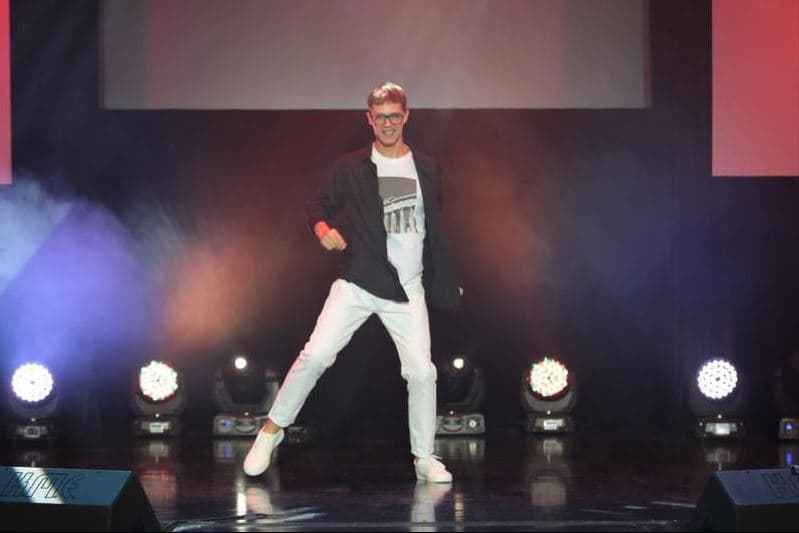 Житель Каменска-Уральского победил во всероссийском конкурсе «Пой и танцуй»