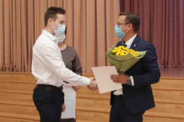 В Каменске-Уральском наградили выдающихся людей с ограниченными возможностями 