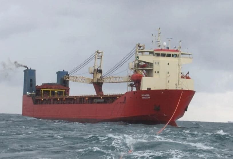 Новороссийские спасатели помогли дрейфующему теплоходу из Турции