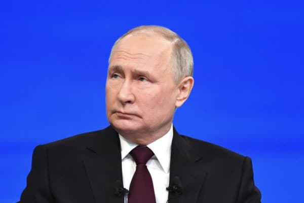 Путин поручил выделить субсидию на поиск имущества Российской империи и СССР