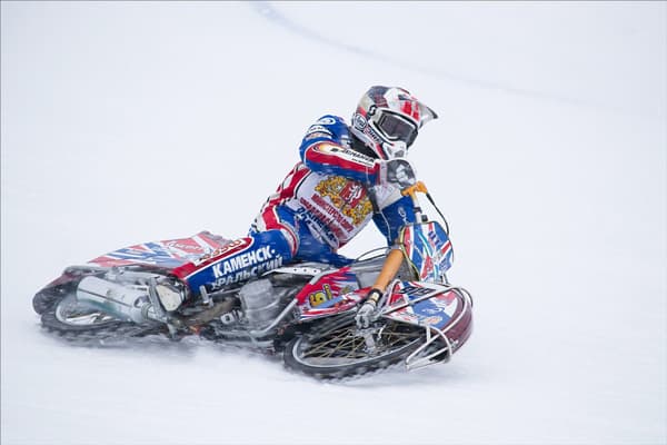 Дмитрий Колтаков занял 3 место на 5-м этапе Чемпионата России по мотогонкам на льду: борьба до финиша и технические неполадки