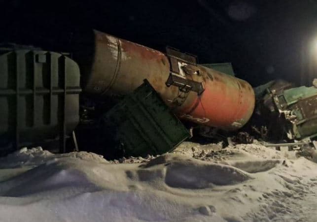 «Полный разгром»: Под Челябинском тепловоз столкнулся с поездом