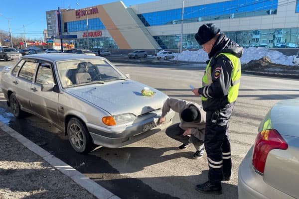 ПДД и безопасность: важность читаемости госномера и чистоты внешних световых приборов в дорожных условиях