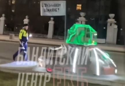 В Екатеринбурге сотрудники ГИБДД поймали «пришельца» в летающей тарелке