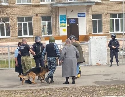 В Каменске-Уральском эвакуируют школу