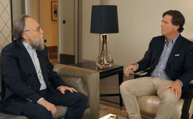 Американский журналист Такер Карлсон взял интервью у философа Александра Дугина