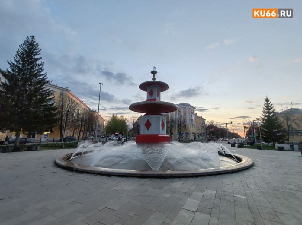 В Каменске-Уральском преждевременно заработал фонтан. Видео