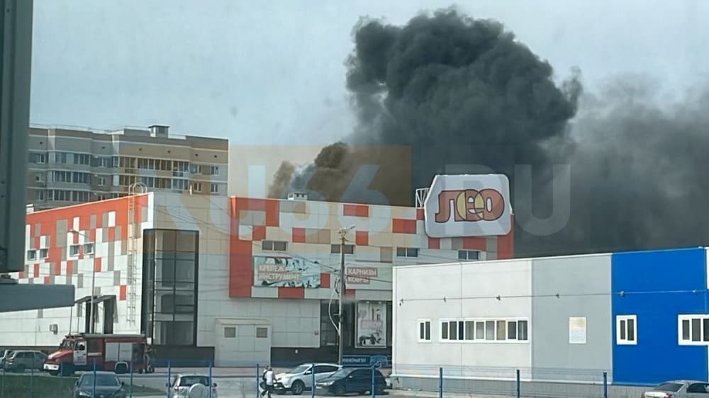 МЧС отчиталось о тушении пожара в магазине «Сом» в Каменске-Уральском. Видео