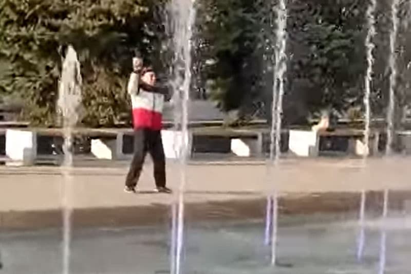 Неординарный выходец: житель Каменска-Уральского устроил вечеринку с пивом на мемориале. Видео