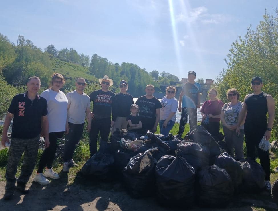В Каменске-Уральском провели субботник у Волковской плотины
