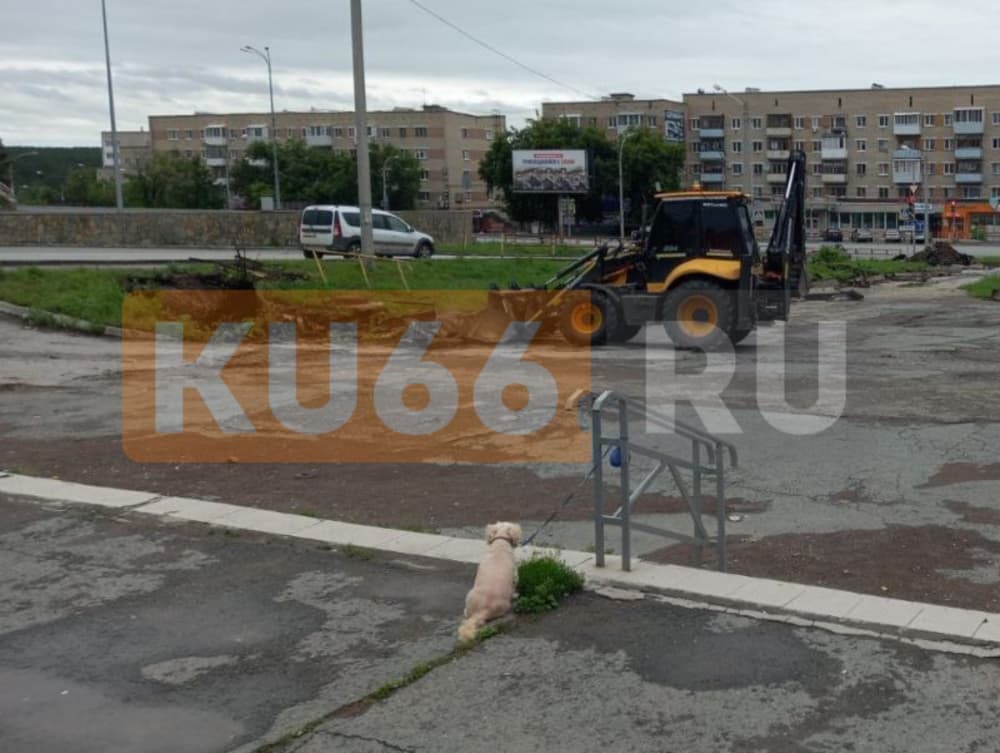 В Каменске-Уральском приступили к благоустройству площади на улице Челябинская