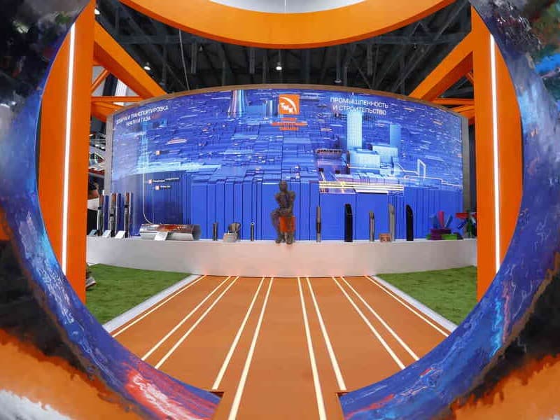 На выставку «Иннопром» в Екатеринбурге приехал министр промышленности и торговли Антон Алиханов