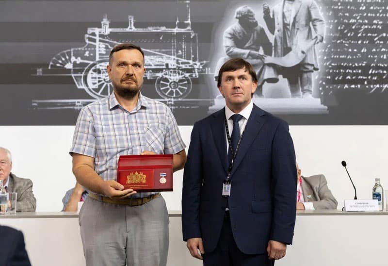  Сотрудник СинТЗ удостоен премии Черепановых