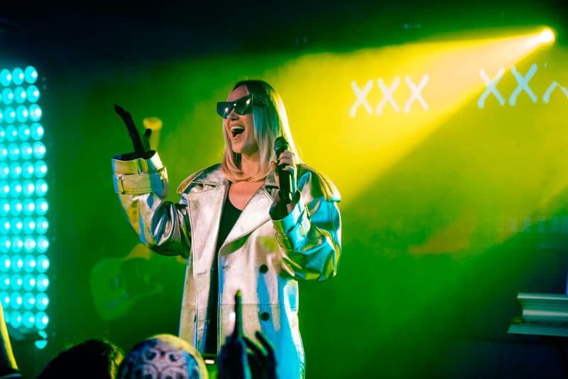 «Получила двойной тариф»: Глюкоза заработала в два раза больше за скандальный концерт в Красноярске