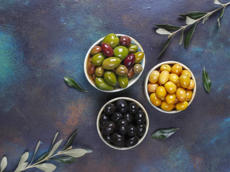Оливки — это полезно, но в меру: врачи рассказали, почему стоит включить в рацион эти плоды