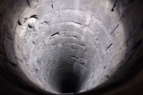 «Задохнулись в коллекторе»: в Екатеринбурге пострадали шестеро рабочих — трое из них в тяжелом состоянии