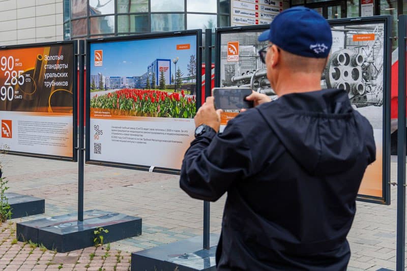 Юбилейная фотовыставка: СинТЗ стал участником экспозиции «90-285-90. Золотые стандарты уральских трубников»