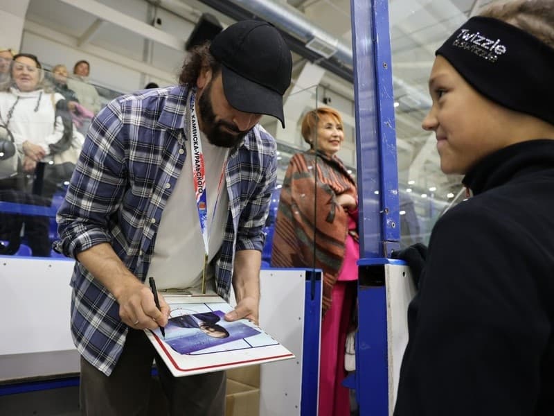 Илья Авербух в Каменске-Уральском: выдающийся фигурист раздал автографы юным спортсменам города