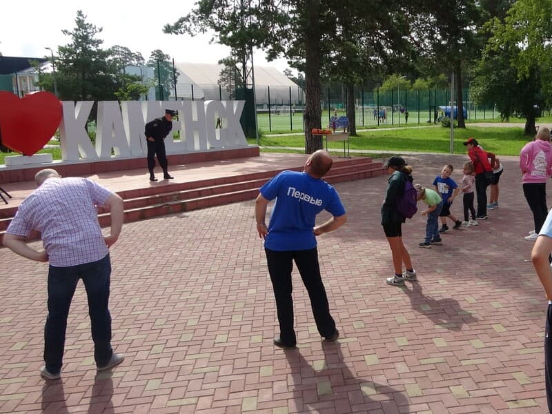 Зарядка с полицейскими: в Каменске-Уральском состоялось интересное спортивное мероприятие