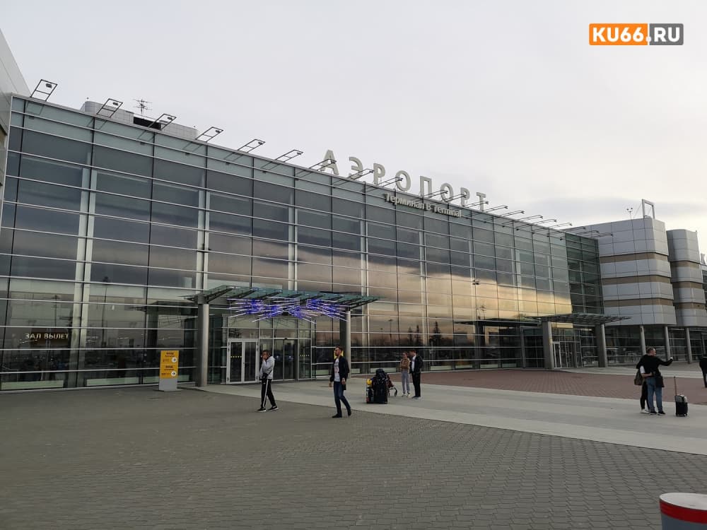 «Дети падали в обморок»: в Кольцово образовалась сильная давка из-за криков о стрельбе