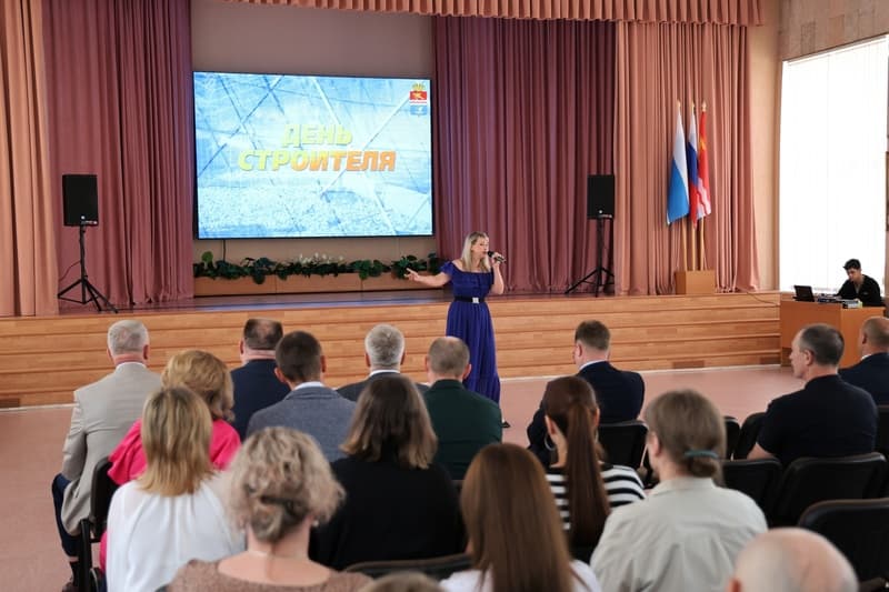 Строителям Каменска-Уральского поздравили вручили почетные грамоты и благодарственные письма 