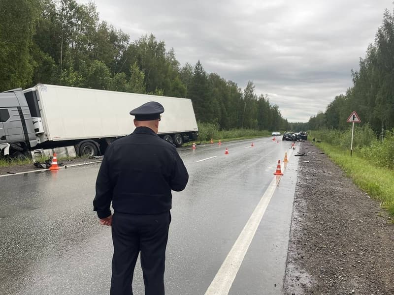 Смертельное ДТП под Каменском-Уральским: водитель погиб, ребенок госпитализирован. Видео