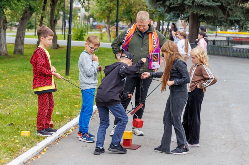 Синарский трубный завод организовал для каменских школьников праздничное мероприятие