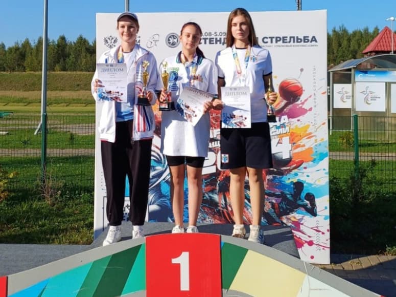Школьница из Каменска-Уральского Александра Косьмина победила в крупных соревнованиях по стрельбе