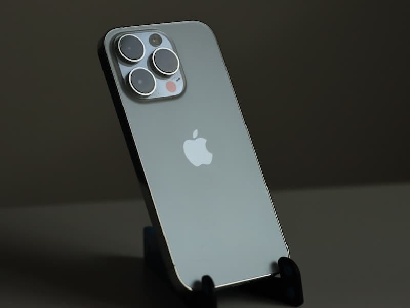 Apple за экологию: компания отказалась от фирменных наклеек с яблоком, чтобы сохранить природу