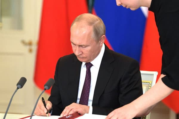 Путин поручил увеличить численность российской армии до 1,5 миллионов