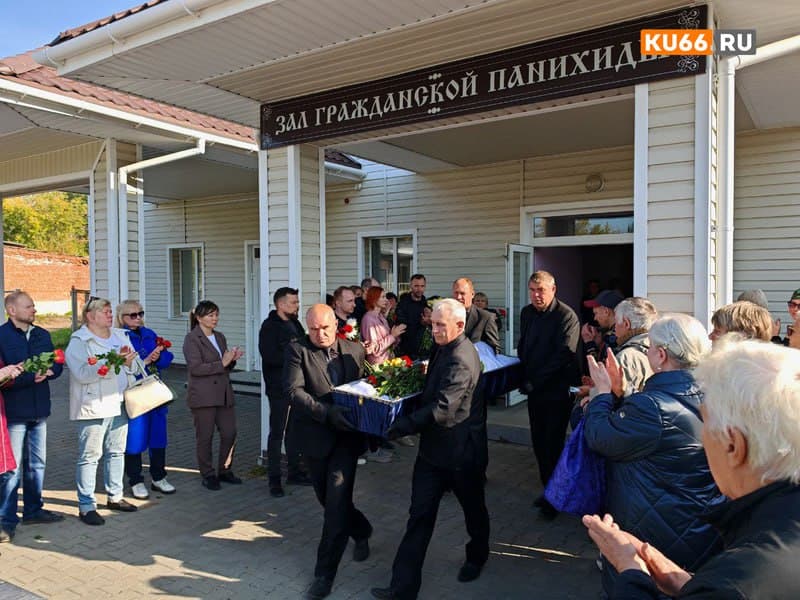 В Каменске-Уральском простились с поэтом Сергеем Капцевым